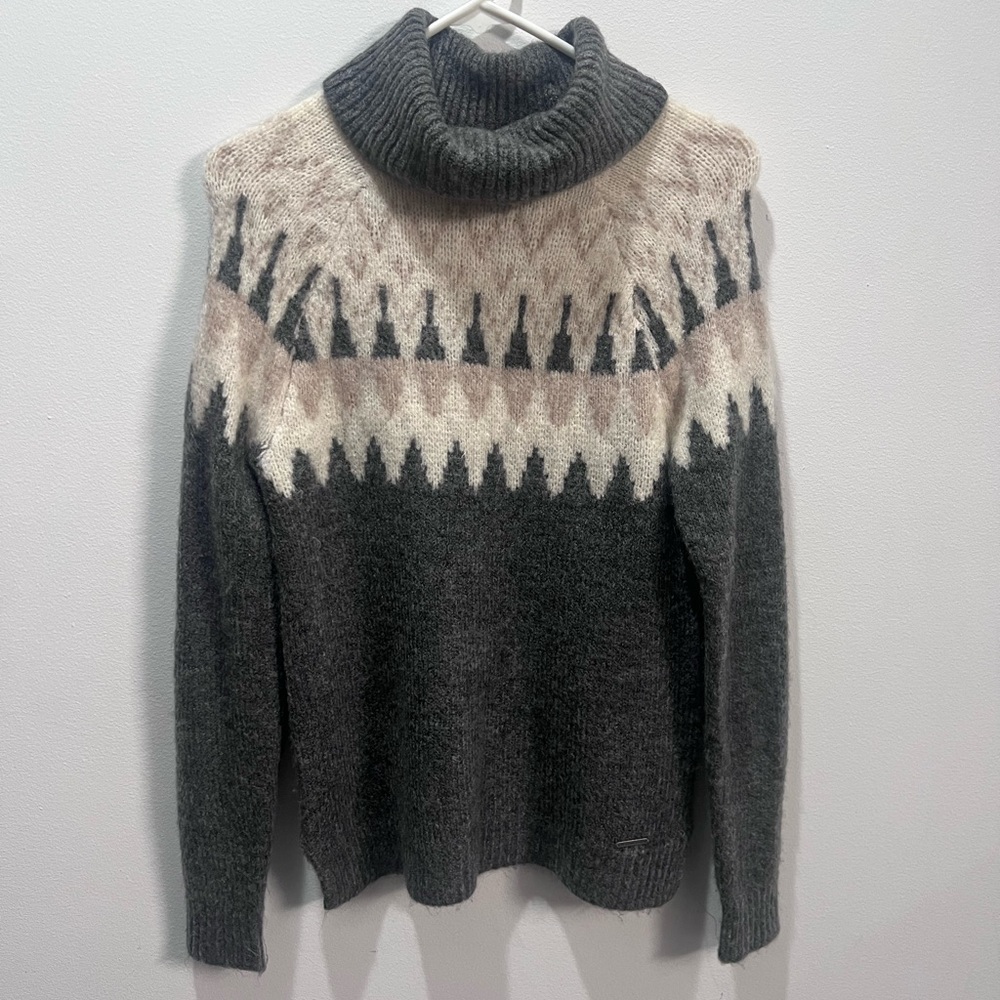 BNWOT Abercrombie Sweater